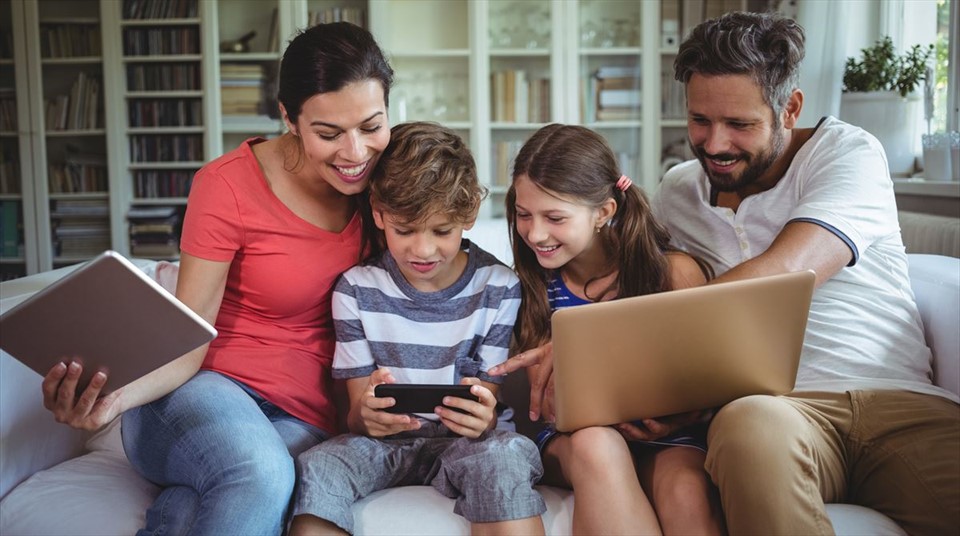  Bonus internet e PC, fino a 500 euro a famiglia: chi può chiedere il voucher