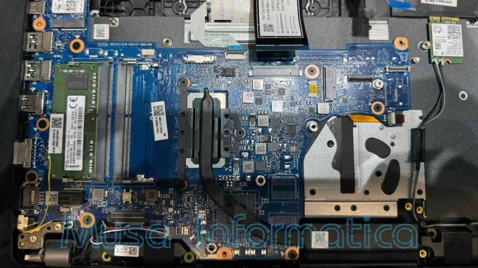 Acer TravelMate TMP214-52 non si accende, no LED