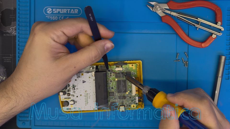 Game Boy Color con schermo OLED: restauro hi-tech firmato Musa Informatica